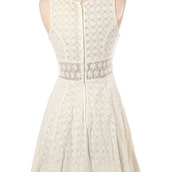A Taylor Swift favorite!! FREE PEOPLE Ivory/Cream crochet lace dress, size 6 - Picture 3 of 8
